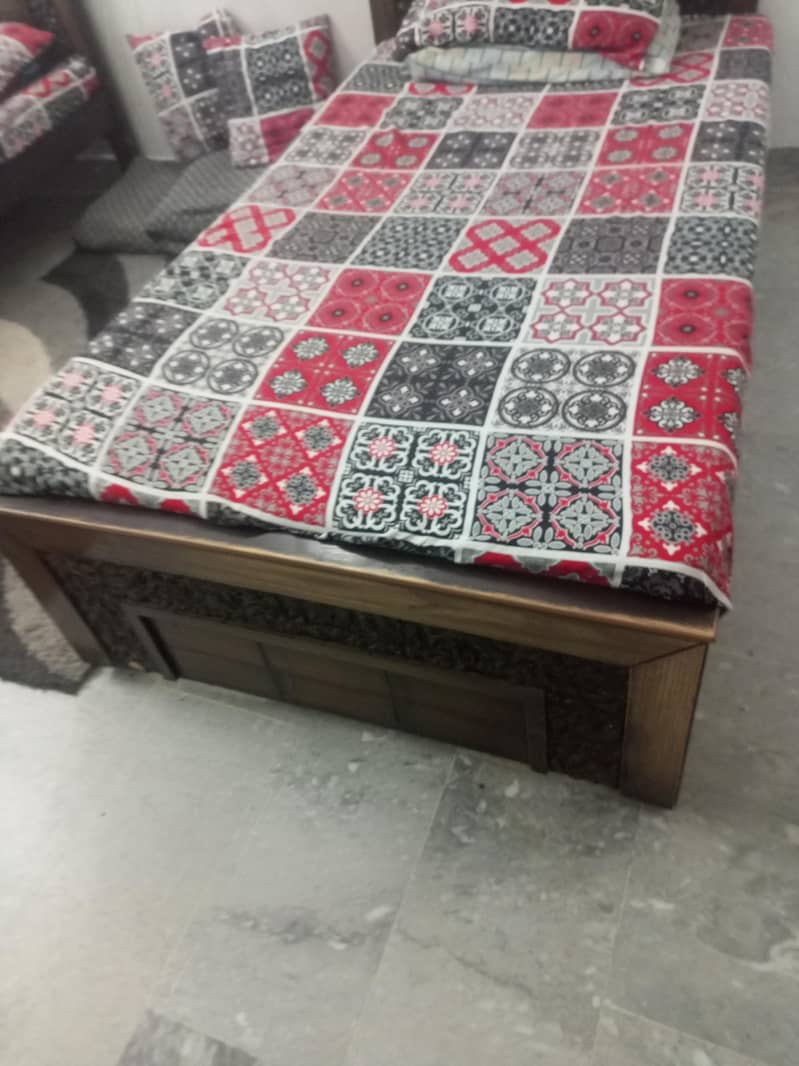 double bed without metress 1