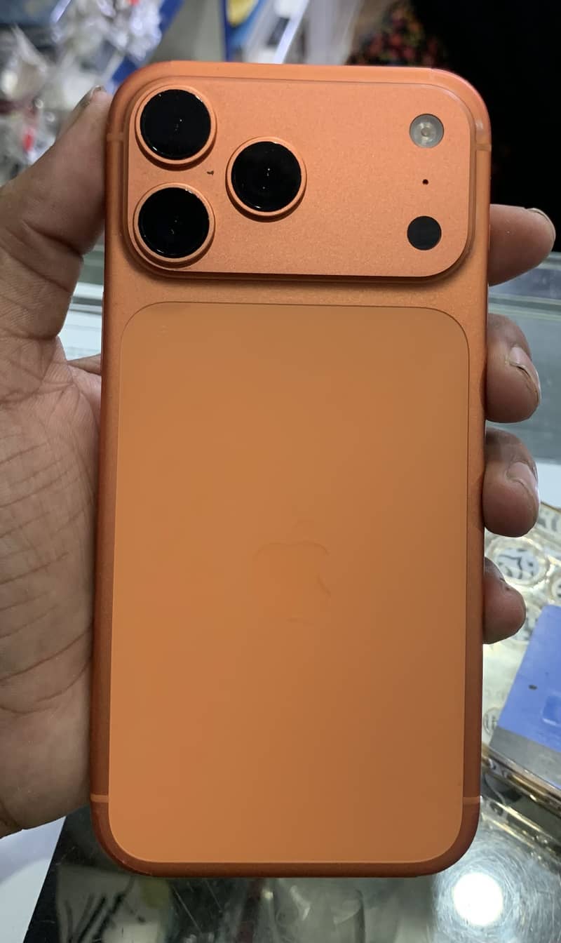 Apple iPhone 17 Pro Max 4