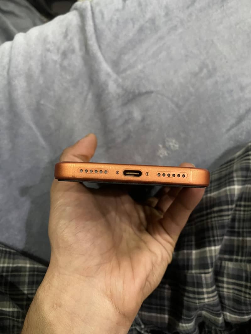 Apple iPhone 17 Pro Max 4