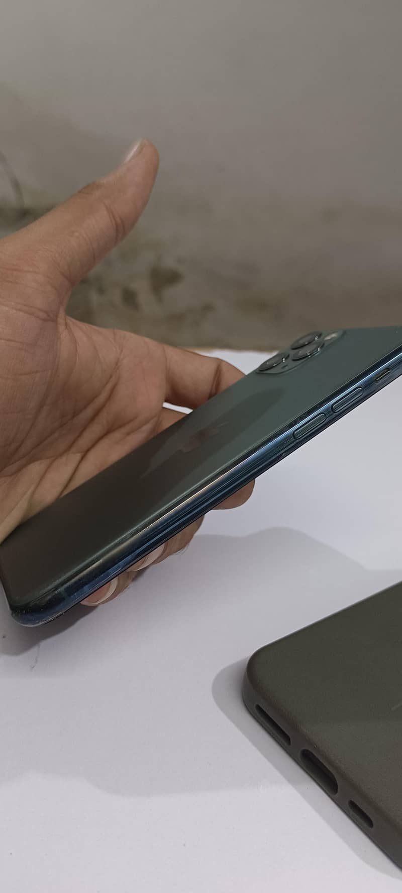 Apple iPhone 11 Pro 4