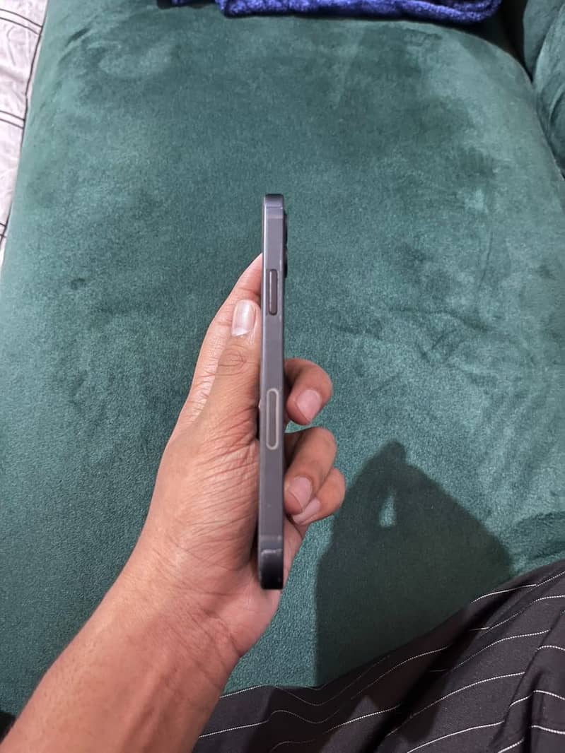 Apple iPhone 12 4