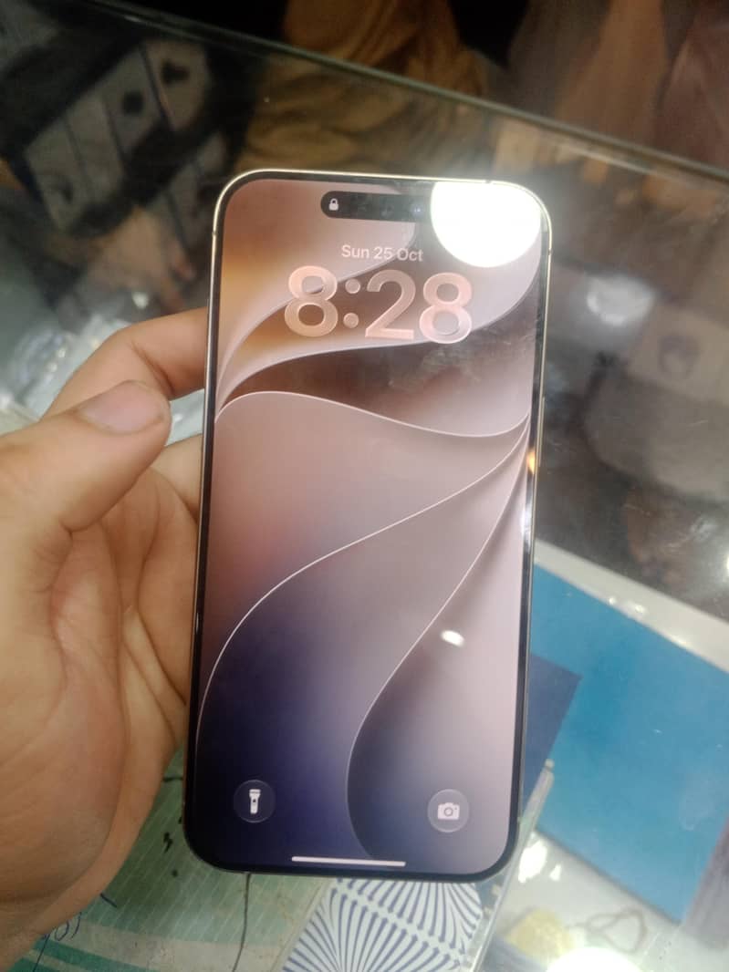 Apple iPhone 15 Pro Max 3