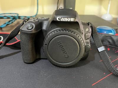 Canon 200 D