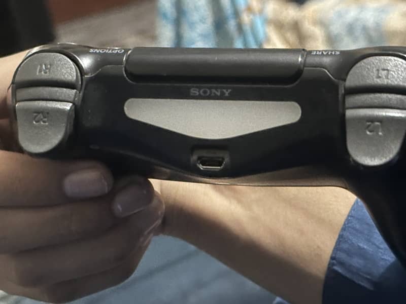Ps4 slim 1 Tb 2 controllers 2