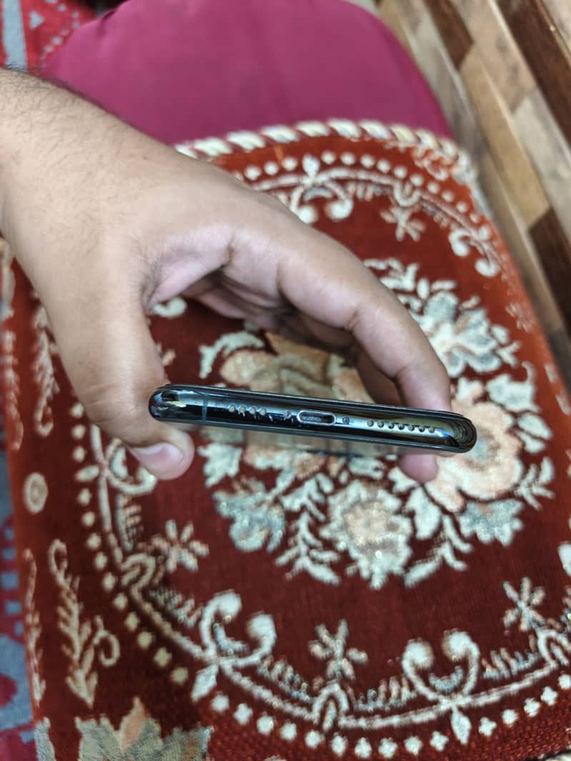Apple iPhone 11 Pro Max 3