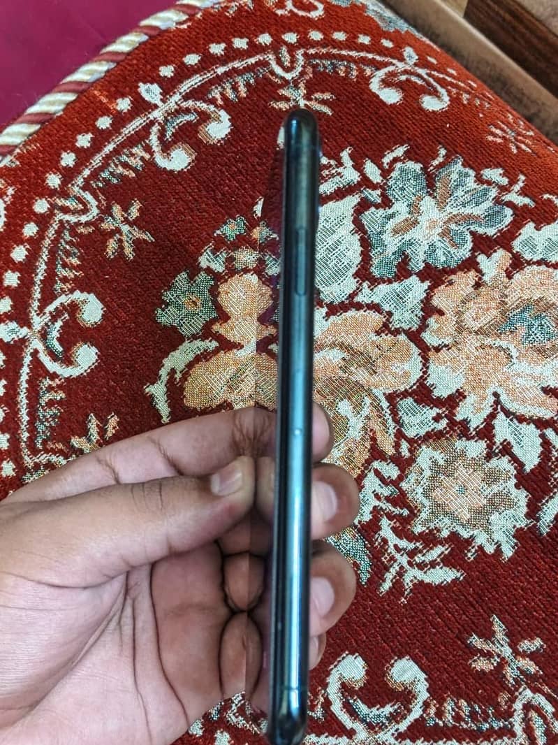 Apple iPhone 11 Pro Max 4