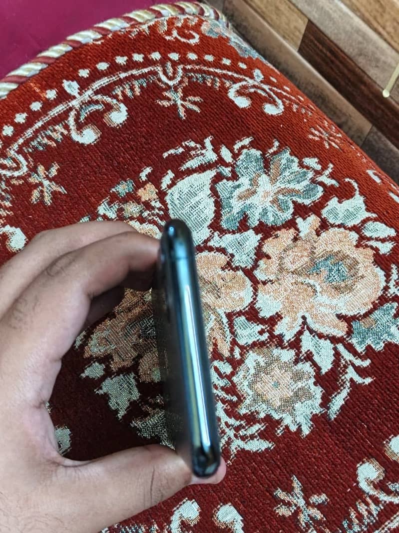 Apple iPhone 11 Pro Max 6
