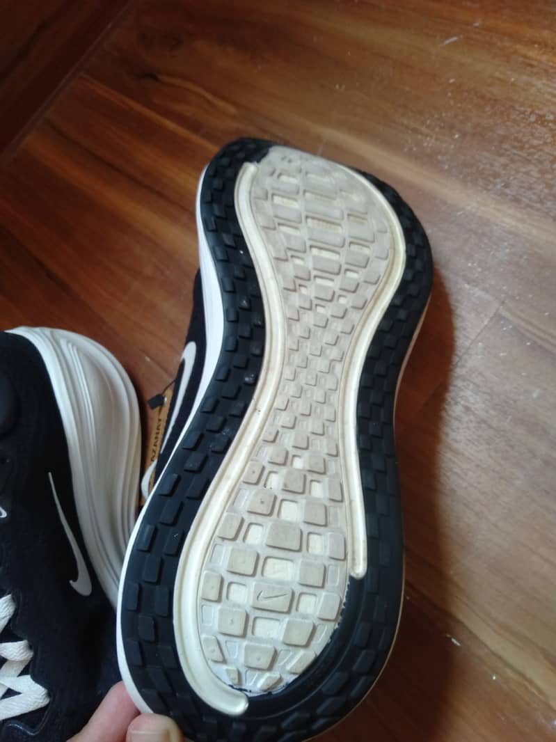 Nike Vomero Plus 3