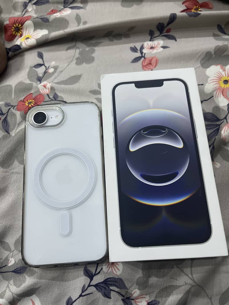Apple iPhone 16e 0
