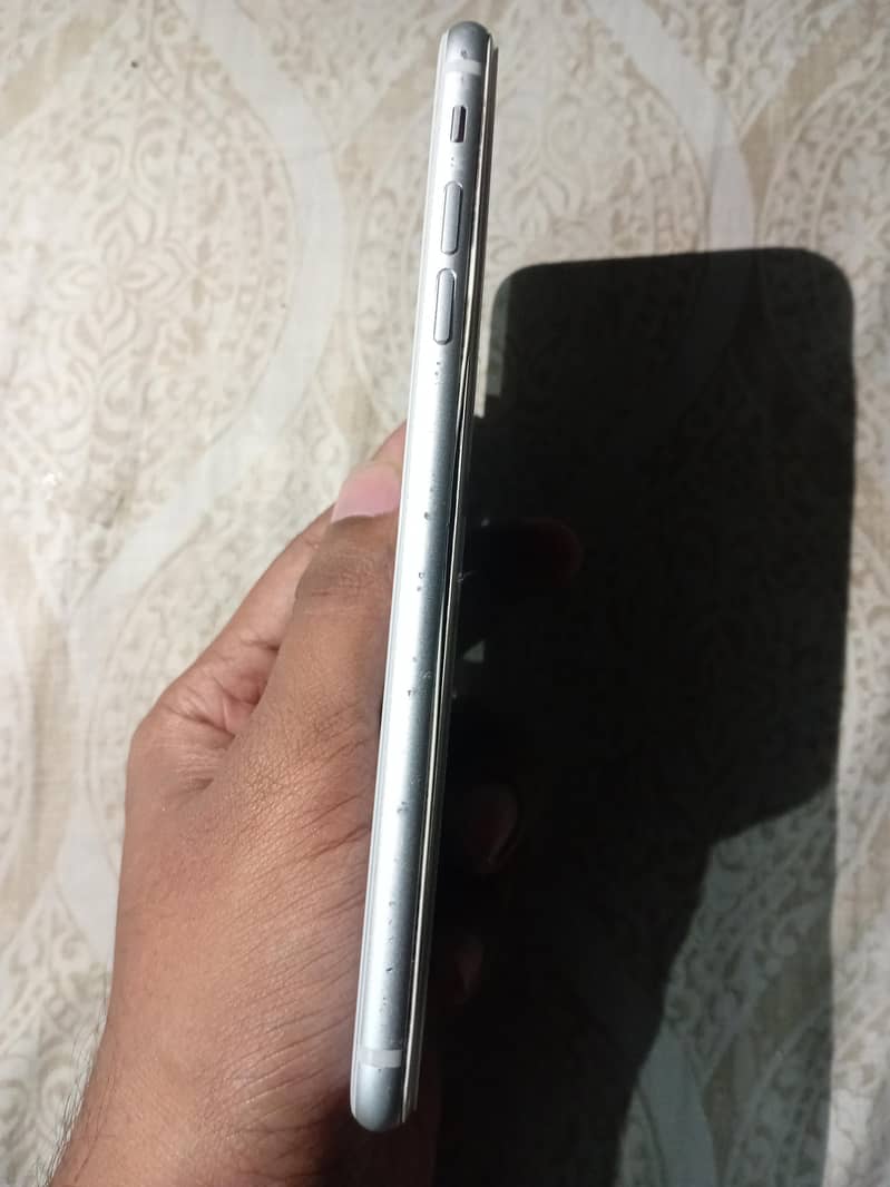 Apple iPhone 8 Plus 1