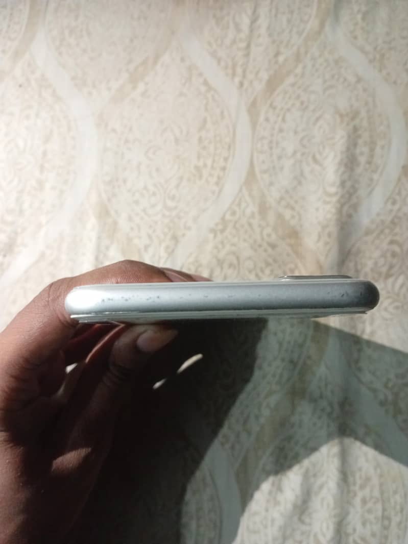 Apple iPhone 8 Plus 3