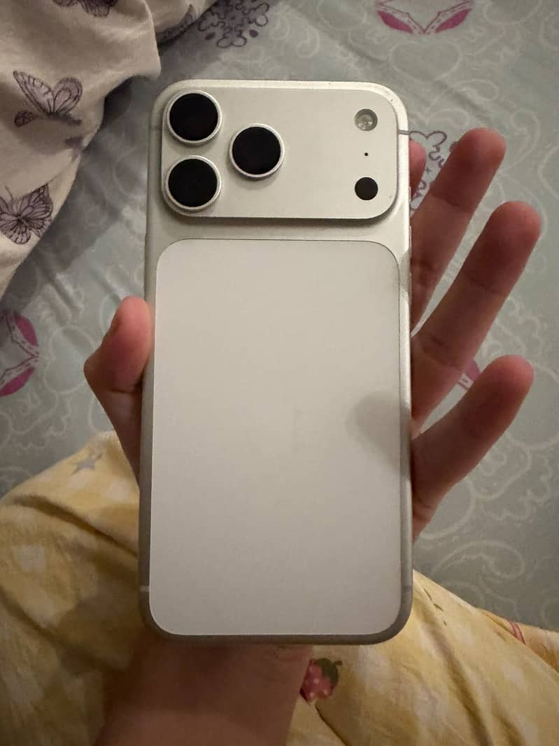 Apple iPhone 17 Pro Max 2