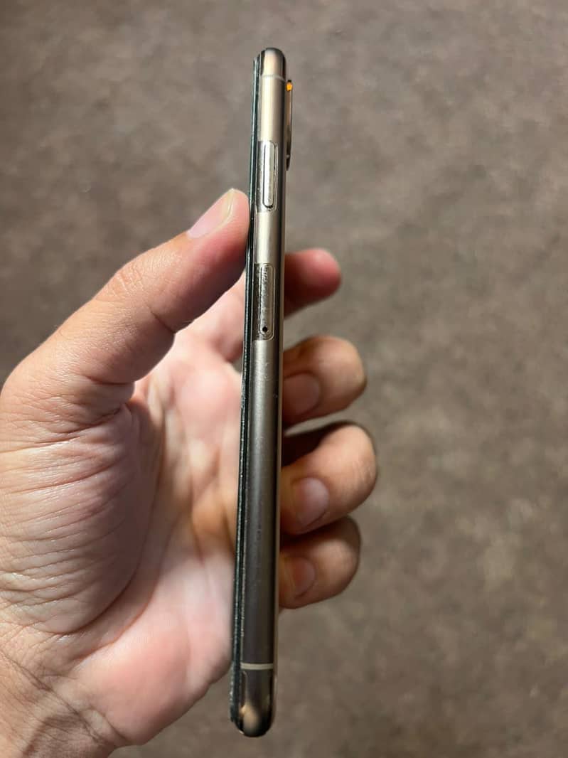 Apple iPhone XS Max 6