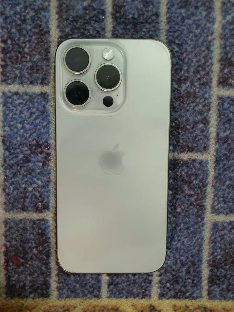 Apple iPhone 15 Pro 3