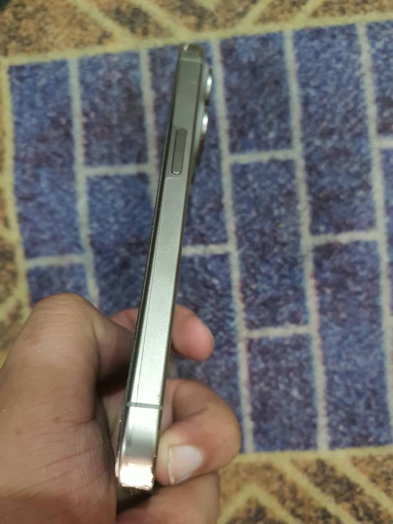 Apple iPhone 15 Pro 7