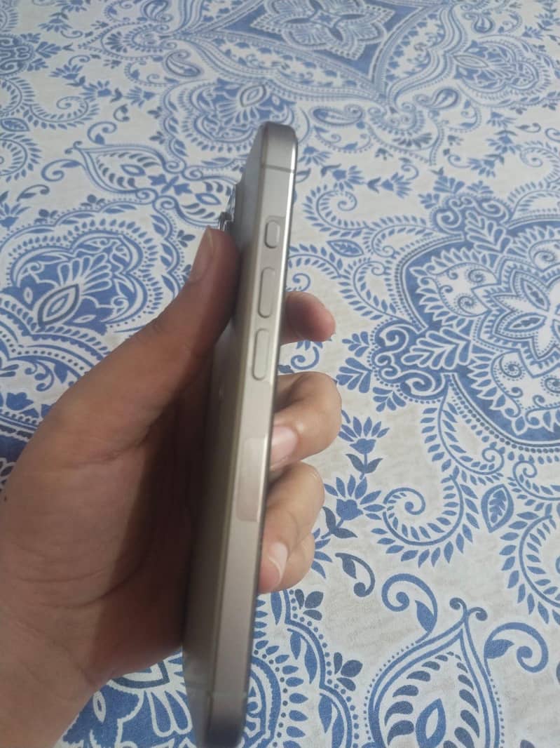 Apple iPhone 15 Pro 2