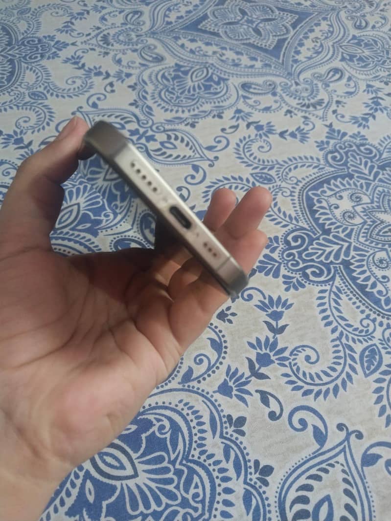 Apple iPhone 15 Pro 3