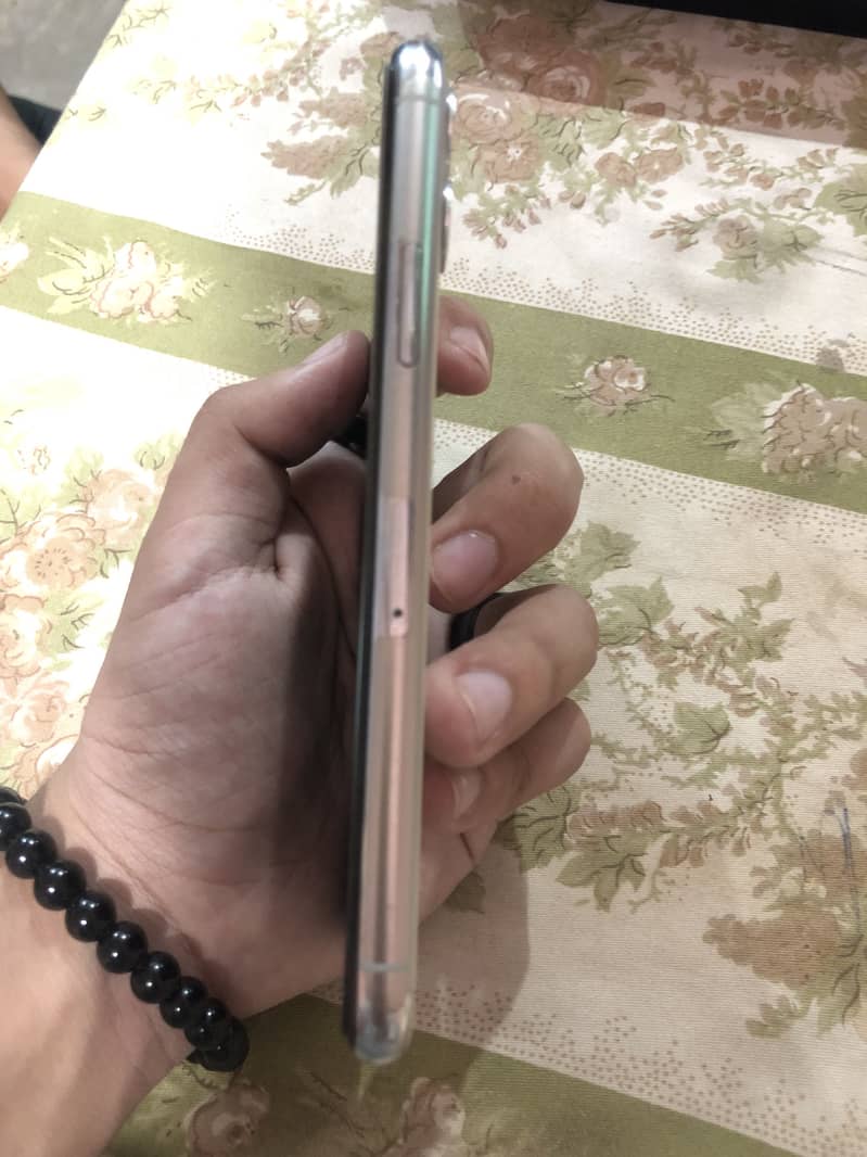 Apple iPhone 11 Pro 3