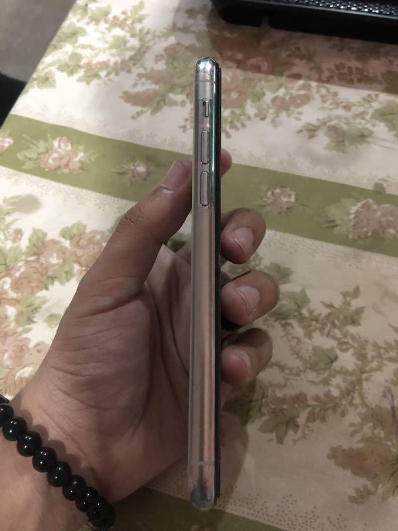 Apple iPhone 11 Pro 4