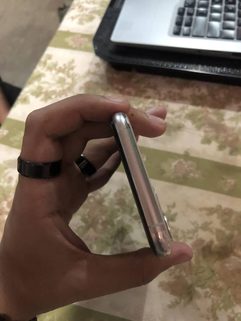 Apple iPhone 11 Pro 6