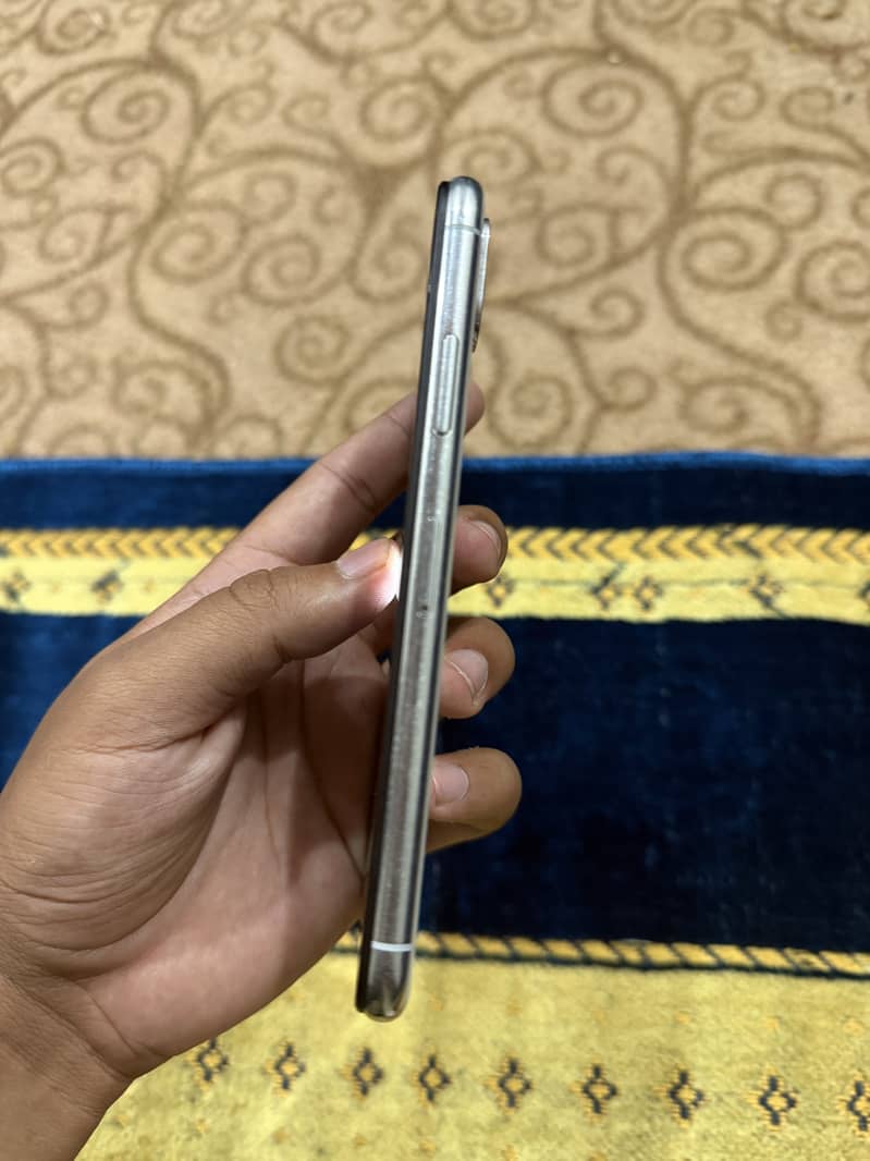 Apple iPhone X 3