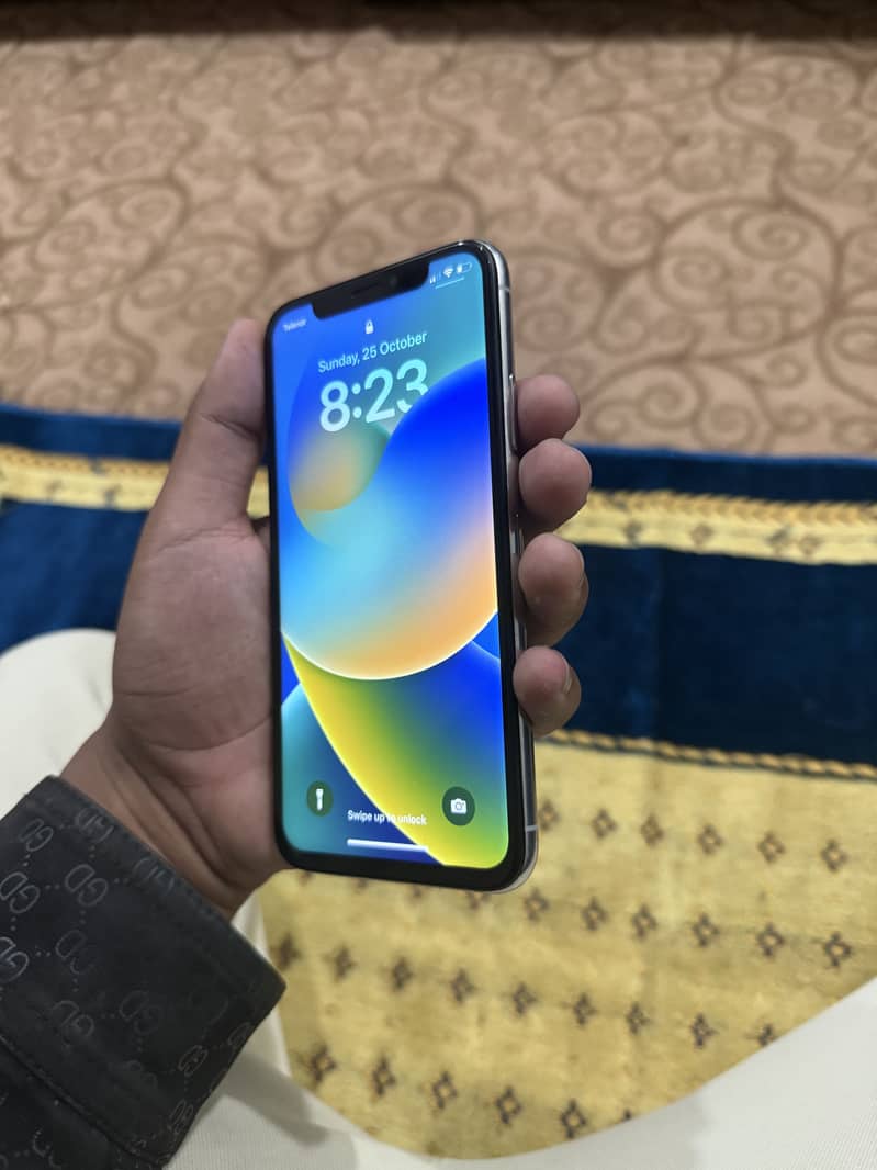 Apple iPhone X 4