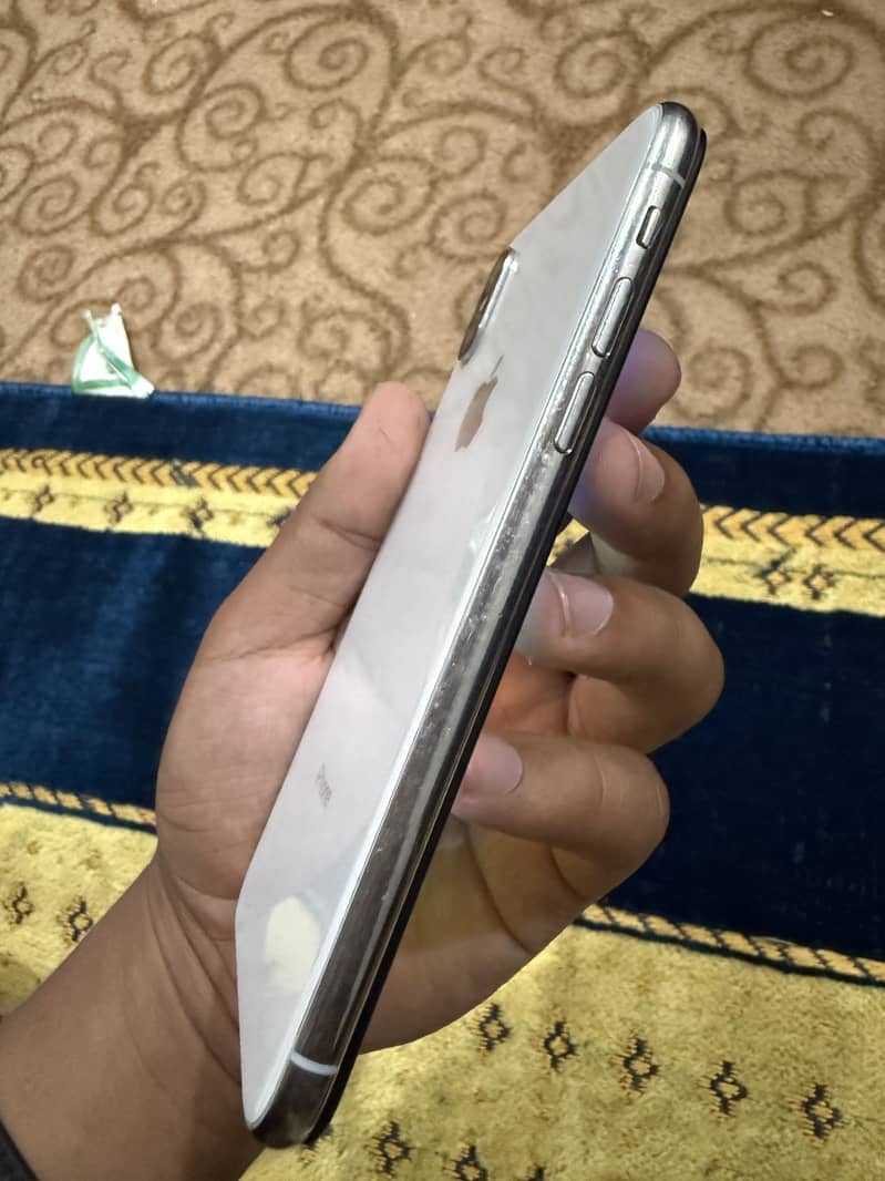 Apple iPhone X 5