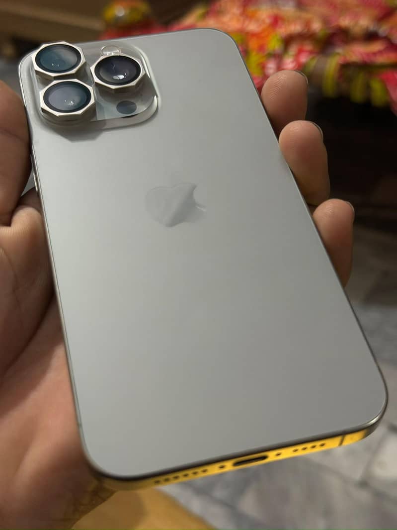 Apple iPhone 15 Pro Max 0
