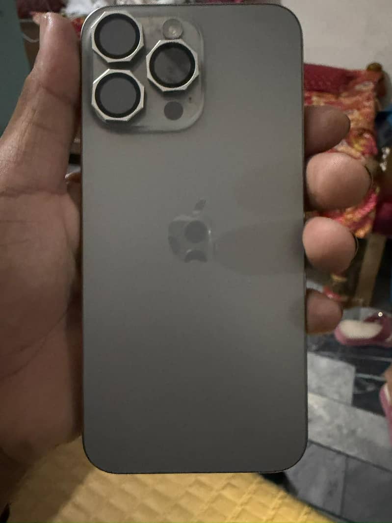 Apple iPhone 15 Pro Max 5