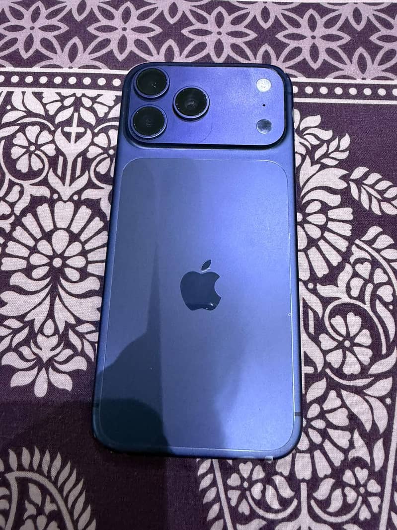 Apple iPhone 17 Pro Max 4