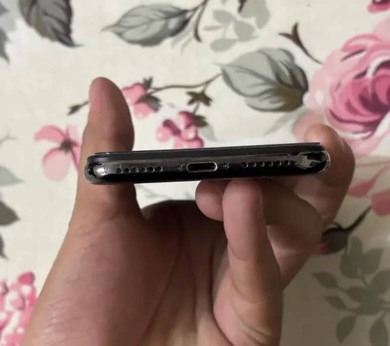 Apple iPhone X 4