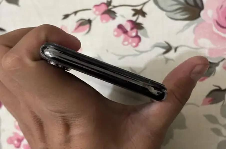 Apple iPhone X 5