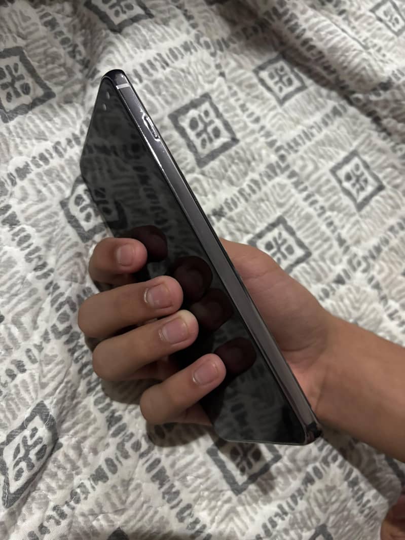 Samsung Mobile S10 Plus 2