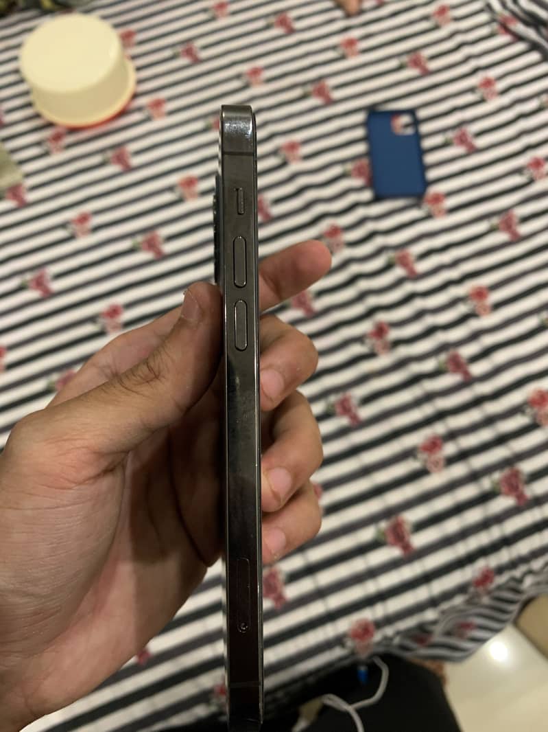 Apple iPhone 12 Pro 1
