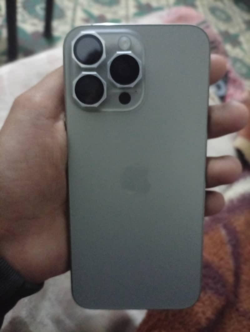 Apple iPhone 15 Pro Max 1