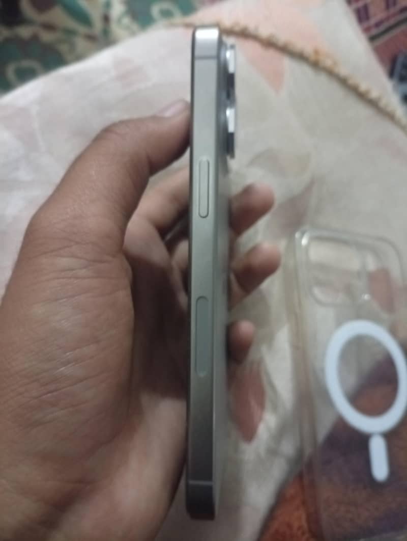Apple iPhone 15 Pro Max 3