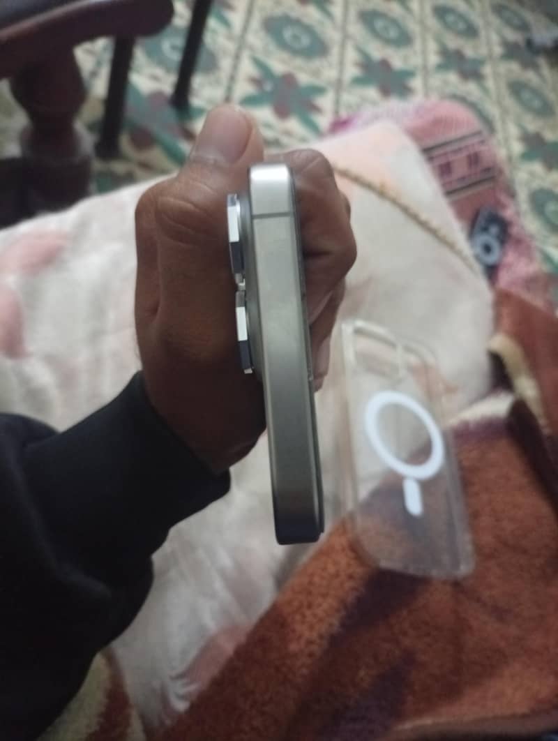 Apple iPhone 15 Pro Max 4