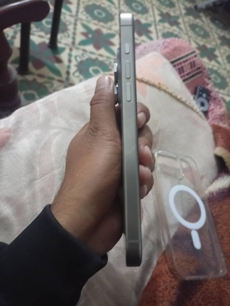 Apple iPhone 15 Pro Max 5