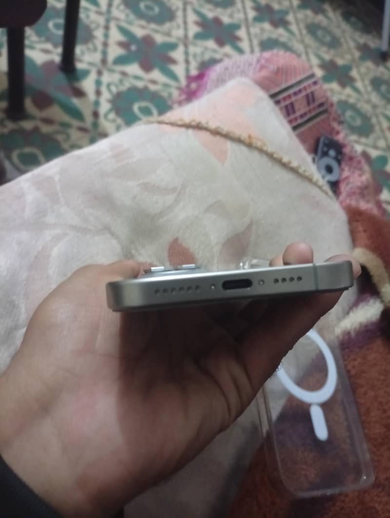 Apple iPhone 15 Pro Max 6