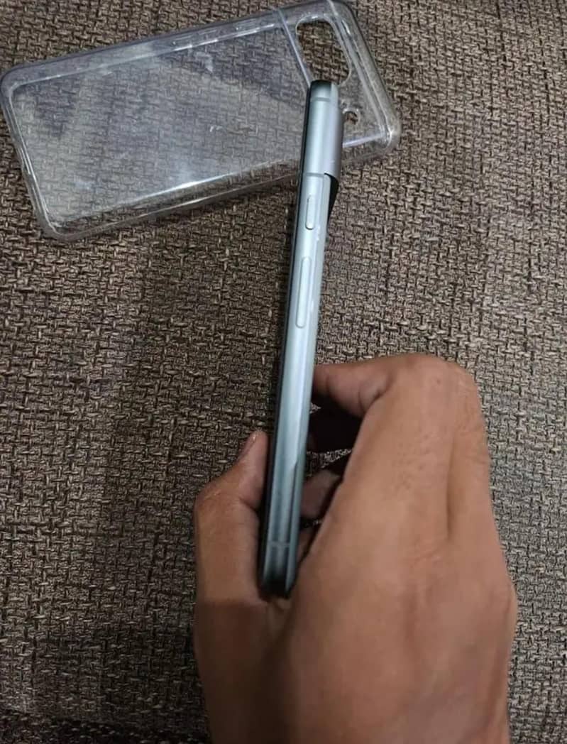 Google Pixel 8 4