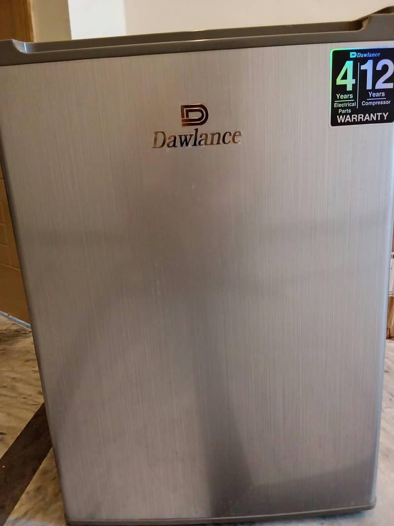 Dawlance mini fridge 0