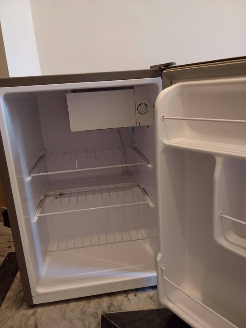 Dawlance mini fridge 1