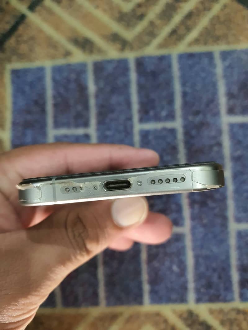 Apple iPhone 15 Pro 2