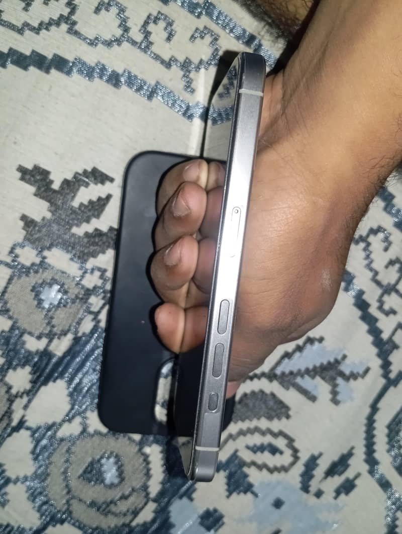 Apple iPhone 15 Pro 2
