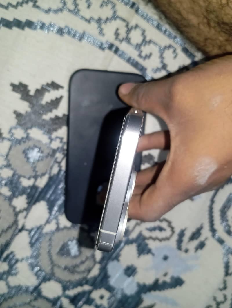 Apple iPhone 15 Pro 3