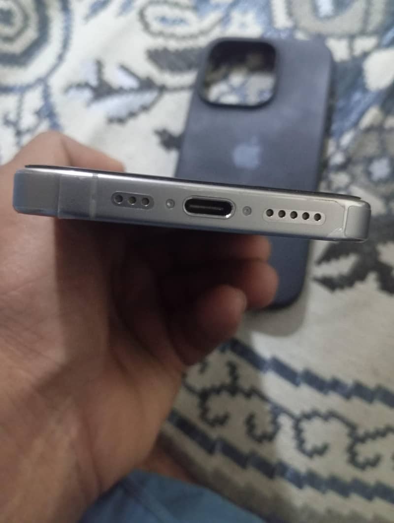 Apple iPhone 15 Pro 6