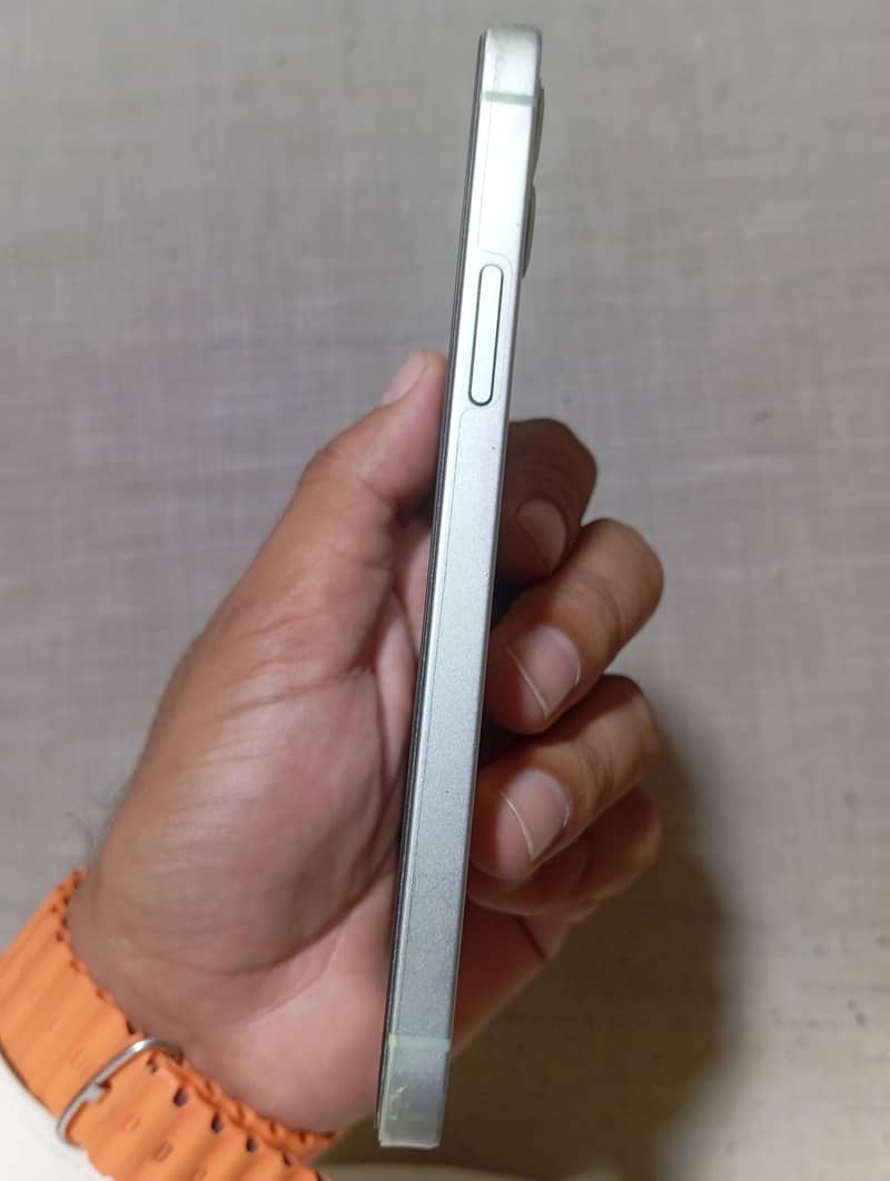 Apple iPhone 12 3