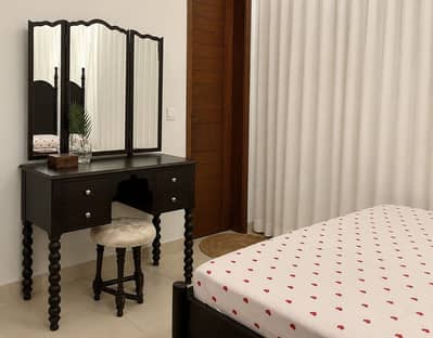 Bed set with dressing and 2 side tables