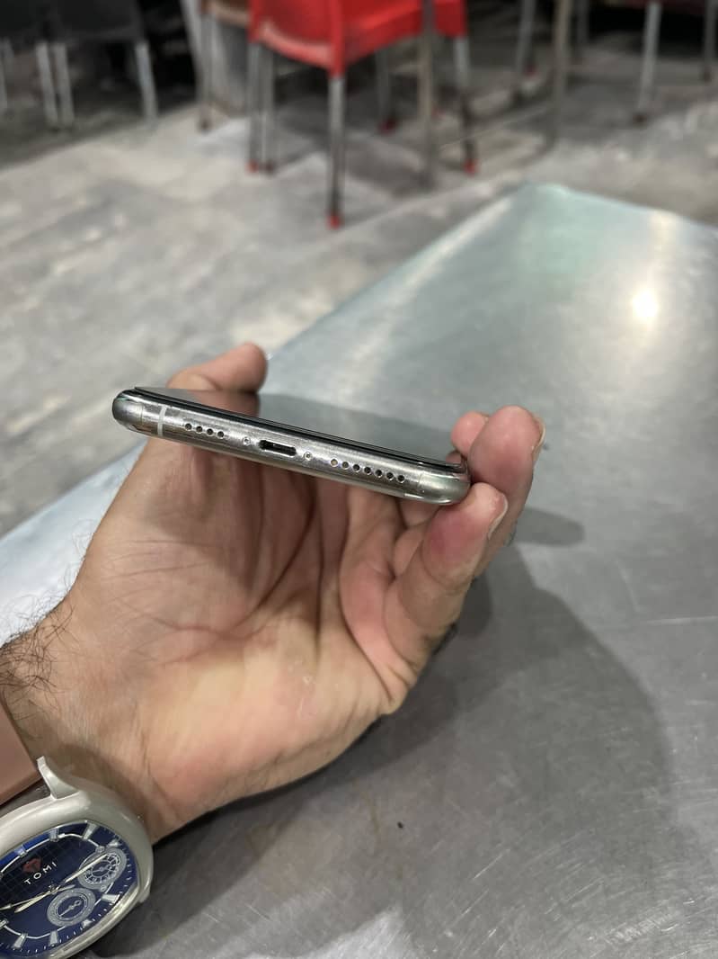 Apple iPhone 11 Pro Max 1