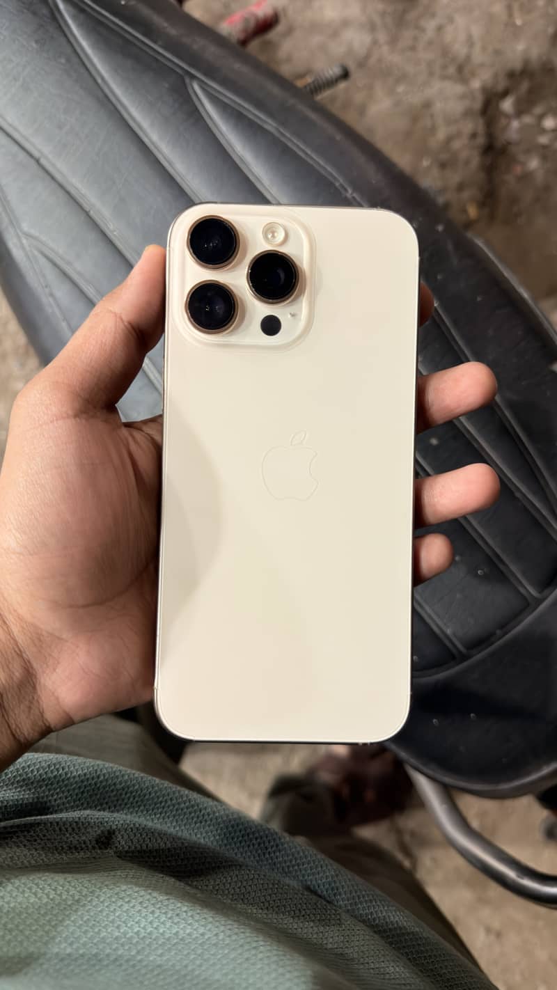 Apple iPhone 16 Pro Max 0
